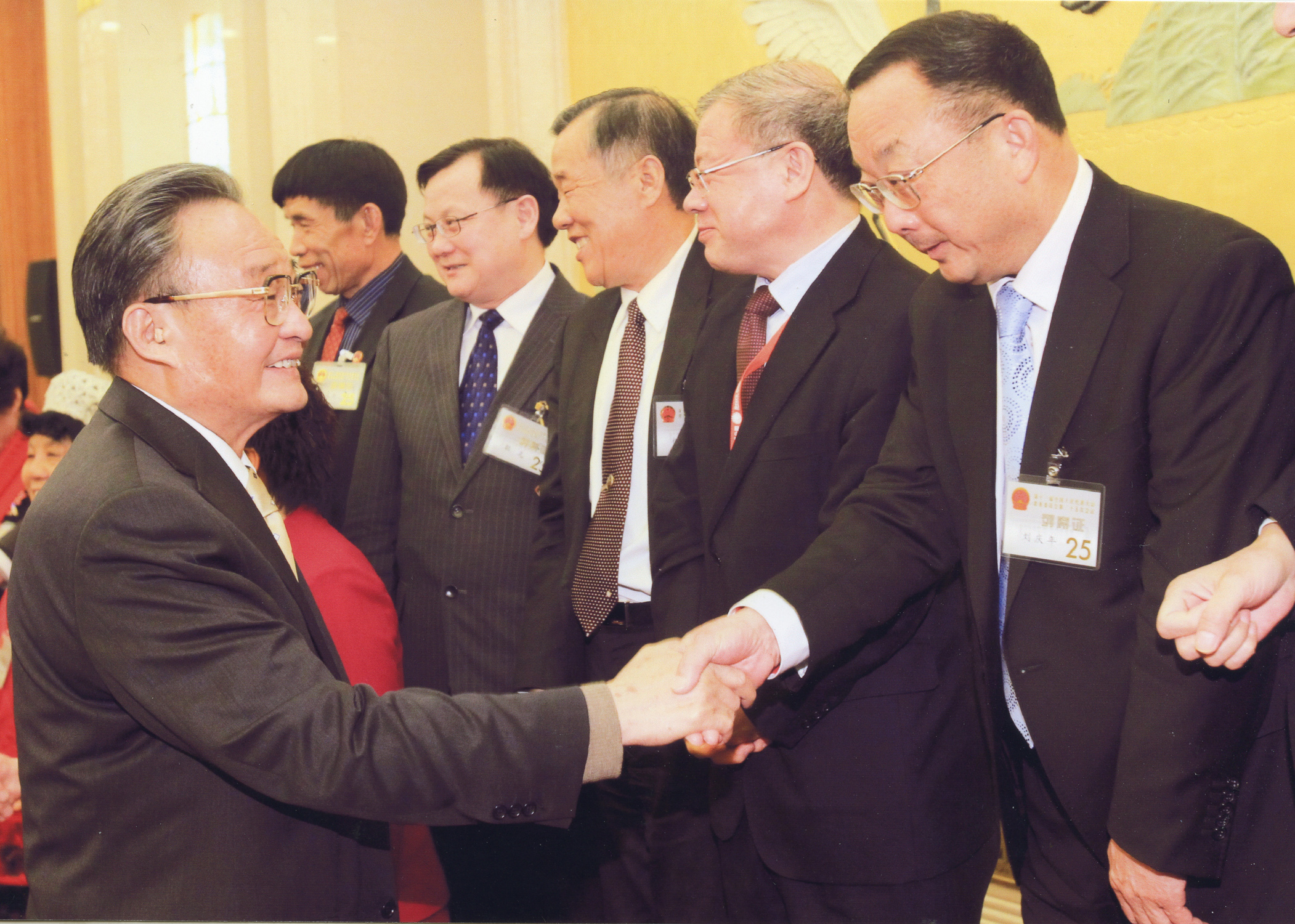 在十一屆全國人大常委會25次會議上，時任吳邦國委員長親切接見集團創始人劉慶年